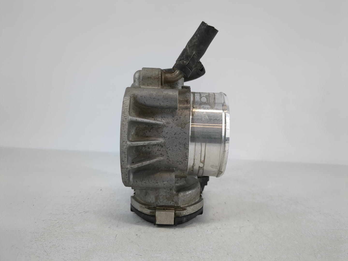 2011-2015 Kia Optima Throttle Body P/N:35100-2G700 Fits Fits 2011 2012 2013 2014 2015 2016 OEM Used Auto Parts - Oemusedauto