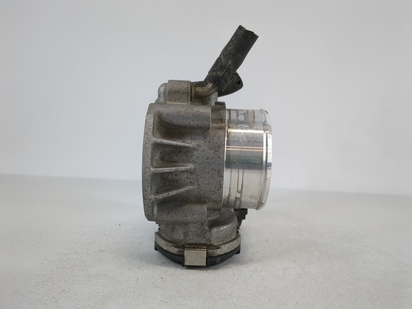 2011-2015 Kia Optima Throttle Body P/N:35100-2G700 Fits Fits 2011 2012 2013 2014 2015 2016 OEM Used Auto Parts - Oemusedauto