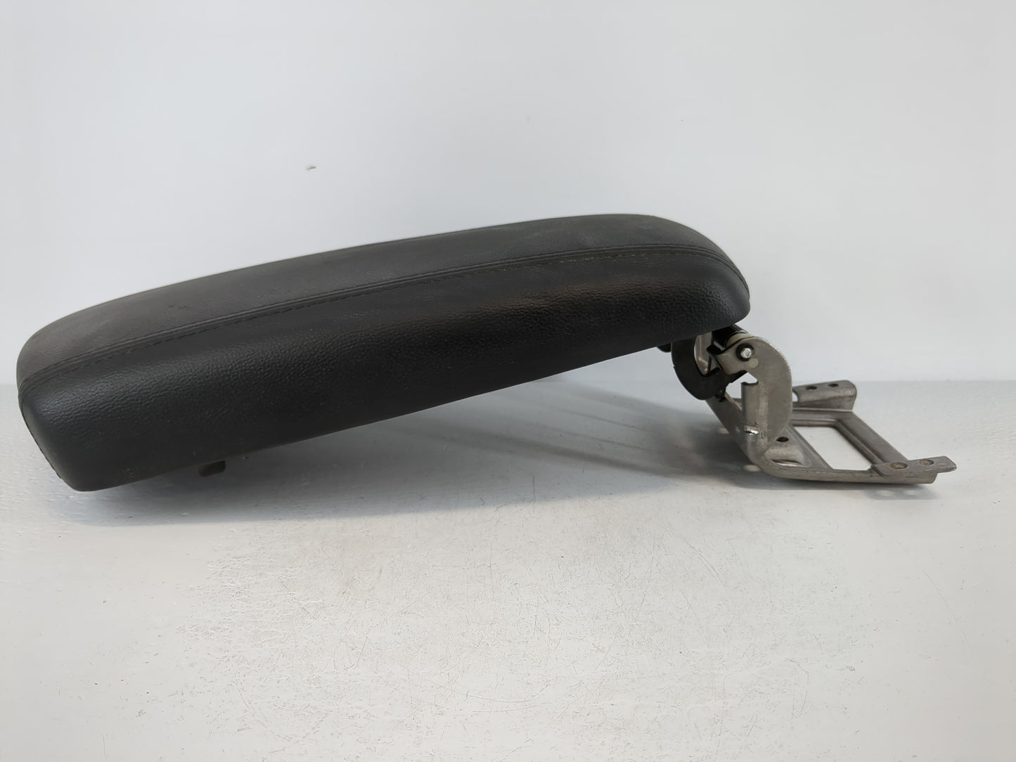 2014-2015 Kia Optima Center Console Armrest Cover Lid Fits Fits 2014 2015 OEM Used Auto Parts - Oemusedautoparts1.com