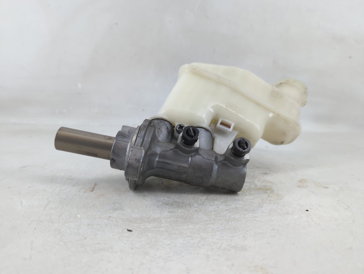 2011-2015 Kia Optima Brake Master Cylinder - Oemusedautoparts1.com