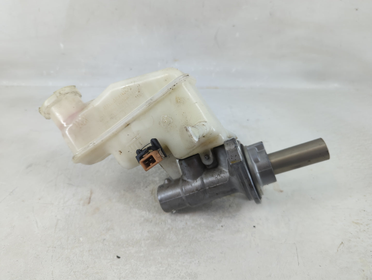 2011-2015 Kia Optima Brake Master Cylinder - Oemusedautoparts1.com