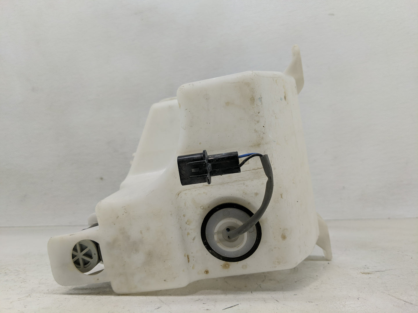 2011-2015 Kia Optima Windshield Washer Fluid Reservoir Bottle Oem - Oemusedautoparts1.com
