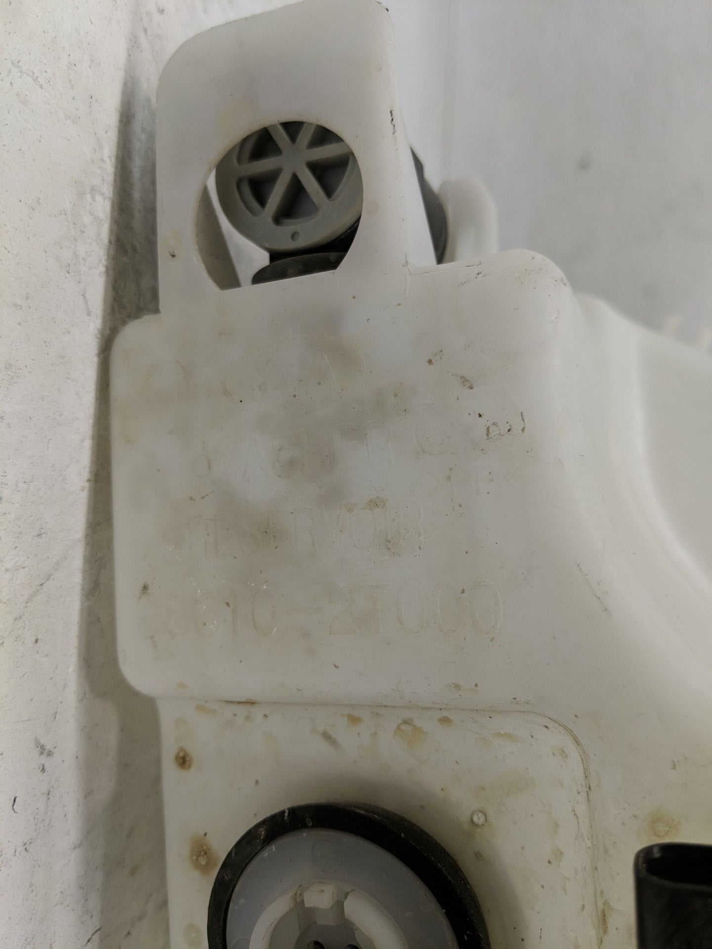 2011-2015 Kia Optima Windshield Washer Fluid Reservoir Bottle Oem - Oemusedautoparts1.com
