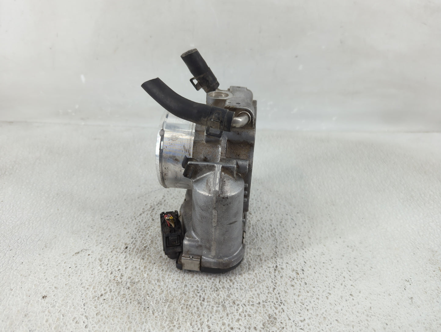 2011-2015 Kia Optima Throttle Body P/N:35100-2G700 Fits Fits 2011 2012 2013 2014 2015 2016 OEM Used Auto Parts - Oemusedauto