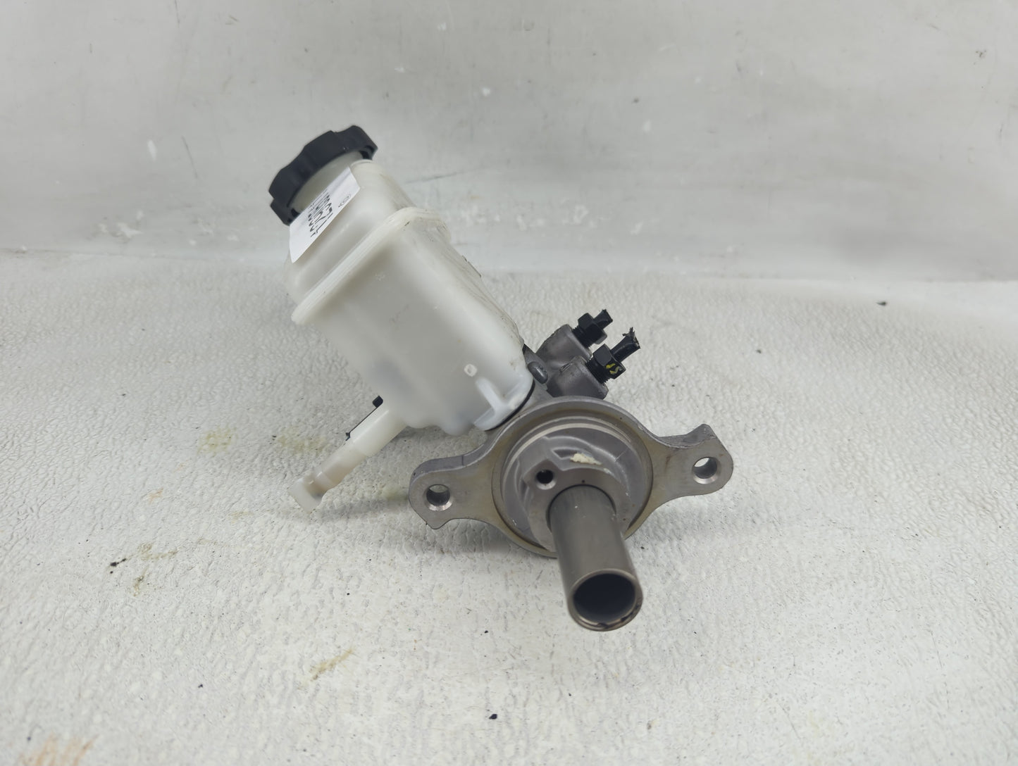 2011-2015 Kia Optima Brake Master Cylinder 1290511 - Oemusedautoparts1.com