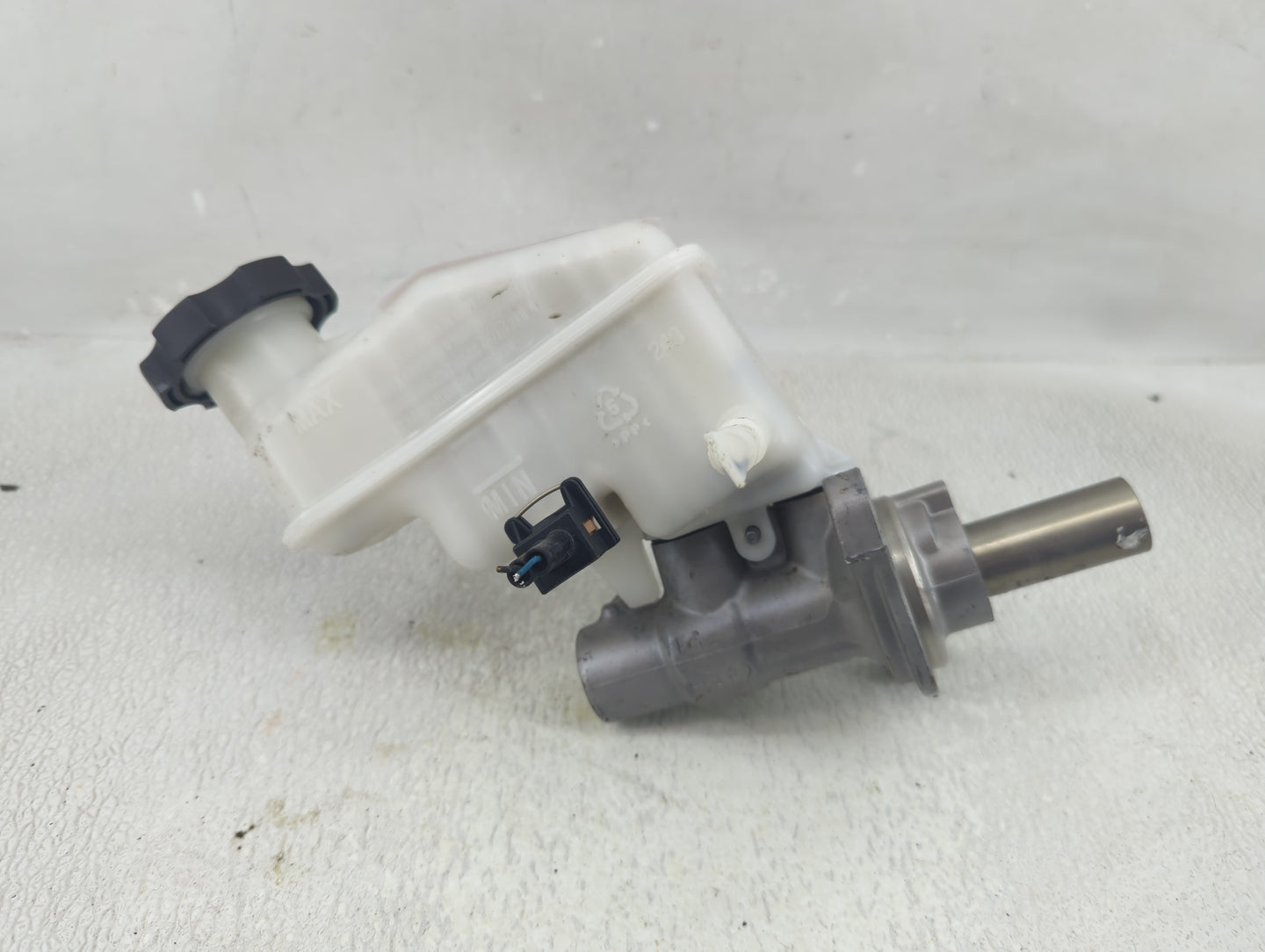 2011-2015 Kia Optima Brake Master Cylinder 1290511 - Oemusedautoparts1.com
