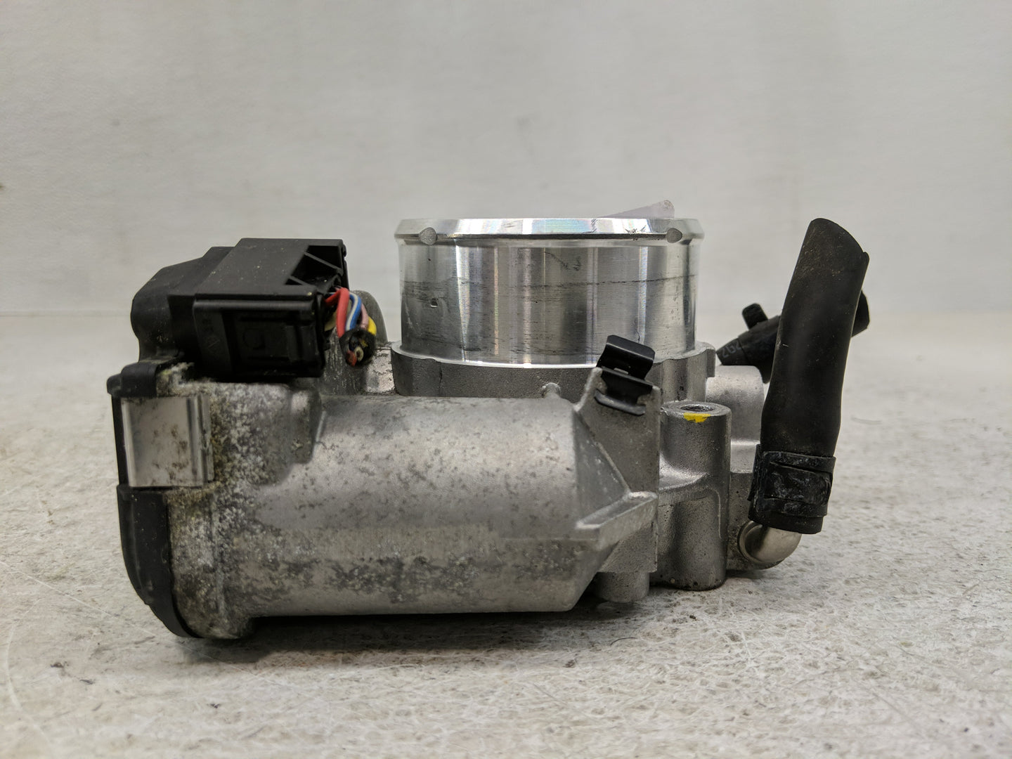 2011-2015 Kia Optima Throttle Body P/N:35100-2G700 90 4501 0001 Fits Fits 2011 2012 2013 2014 2015 2016 OEM Used Auto Parts 