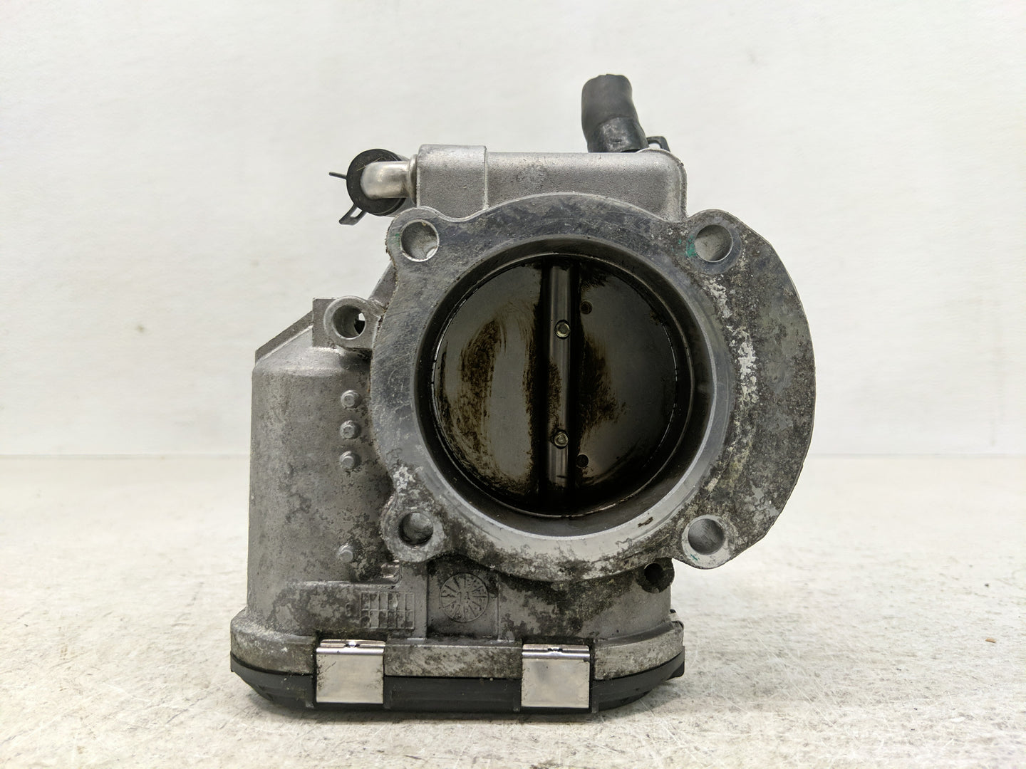 2011-2015 Kia Optima Throttle Body P/N:35100-2G700 90 4501 0001 Fits Fits 2011 2012 2013 2014 2015 2016 OEM Used Auto Parts 