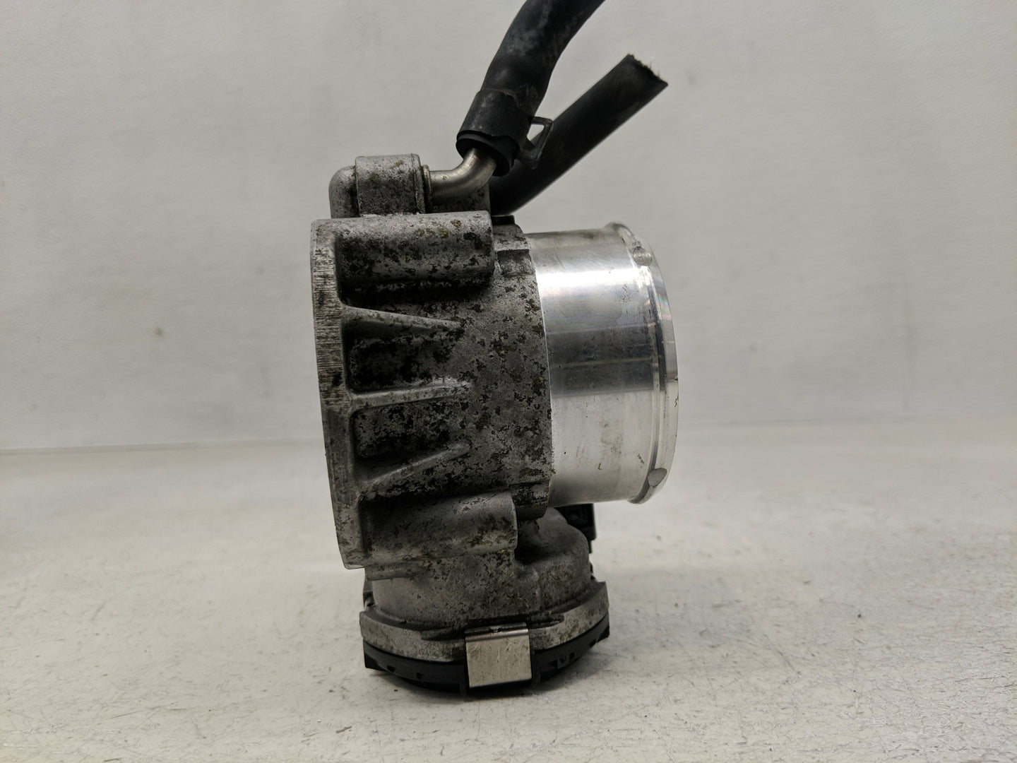 2011-2015 Kia Optima Throttle Body P/N:35100-2G700 Fits Fits 2011 2012 2013 2014 2015 2016 OEM Used Auto Parts - Oemusedauto