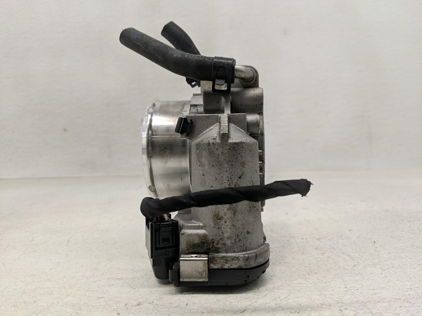 2011-2015 Kia Optima Throttle Body P/N:35100-2G700 Fits Fits 2011 2012 2013 2014 2015 2016 OEM Used Auto Parts - Oemusedauto