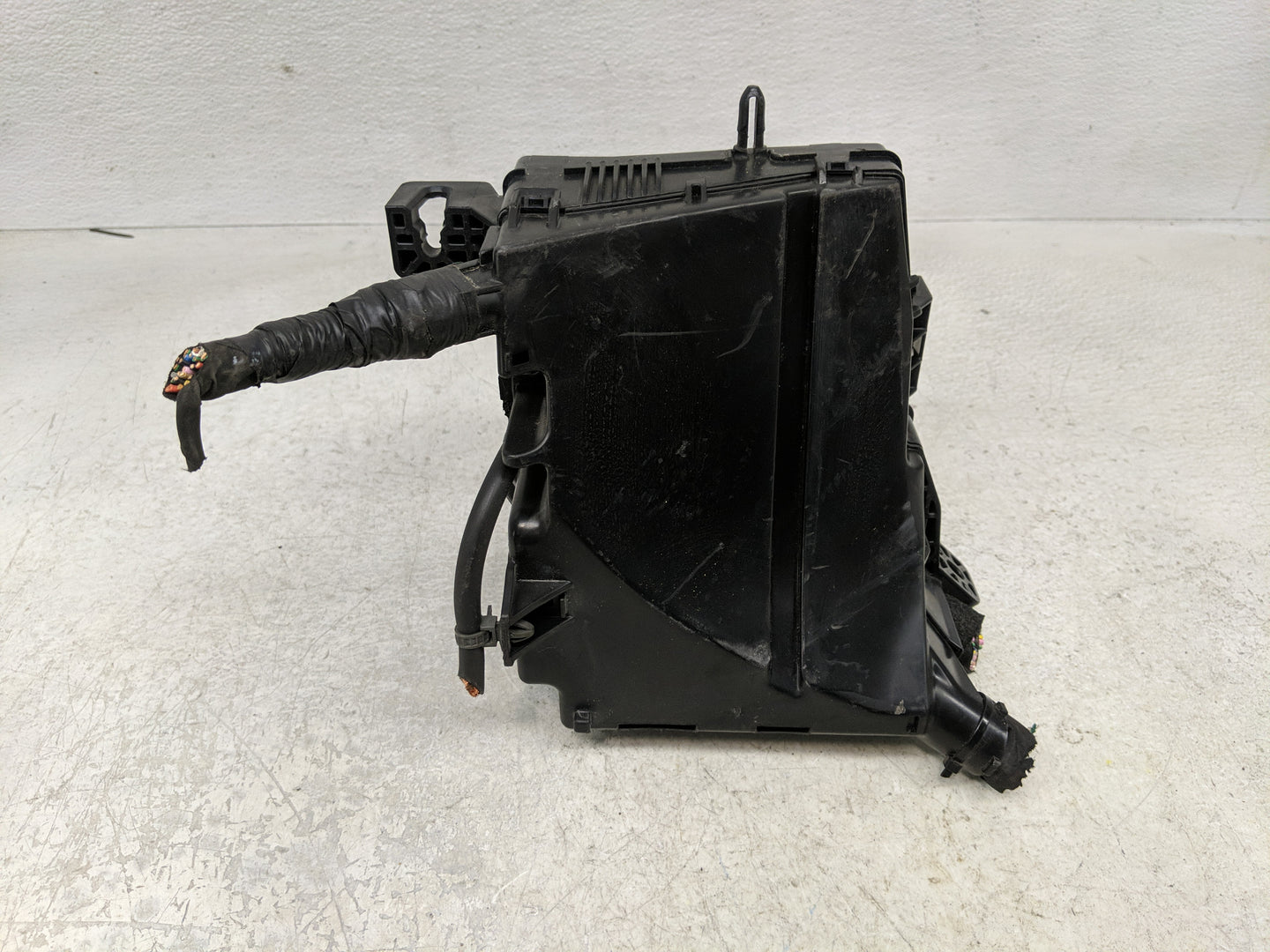 2014-2015 Kia Optima Fusebox Fuse Box Panel Relay Module P/N:91955-2T730 Fits Fits 2014 2015 OEM Used Auto Parts - Oemusedau