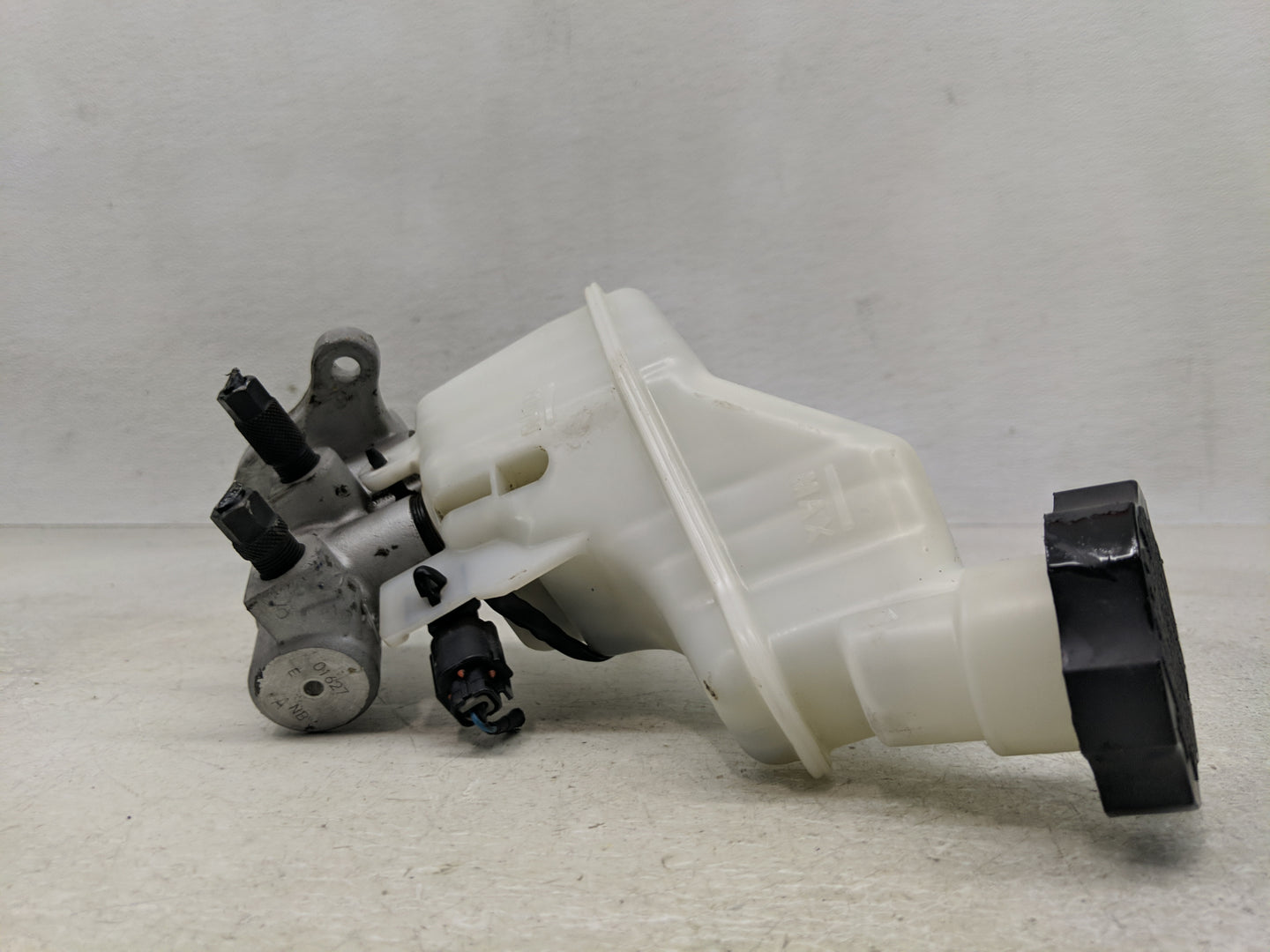 2013-2015 Kia Optima Brake Master Cylinder - Oemusedautoparts1.com