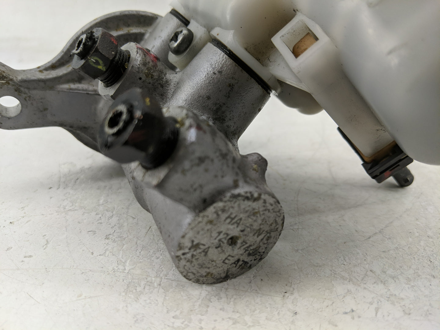 2013-2015 Kia Optima Brake Master Cylinder - Oemusedautoparts1.com