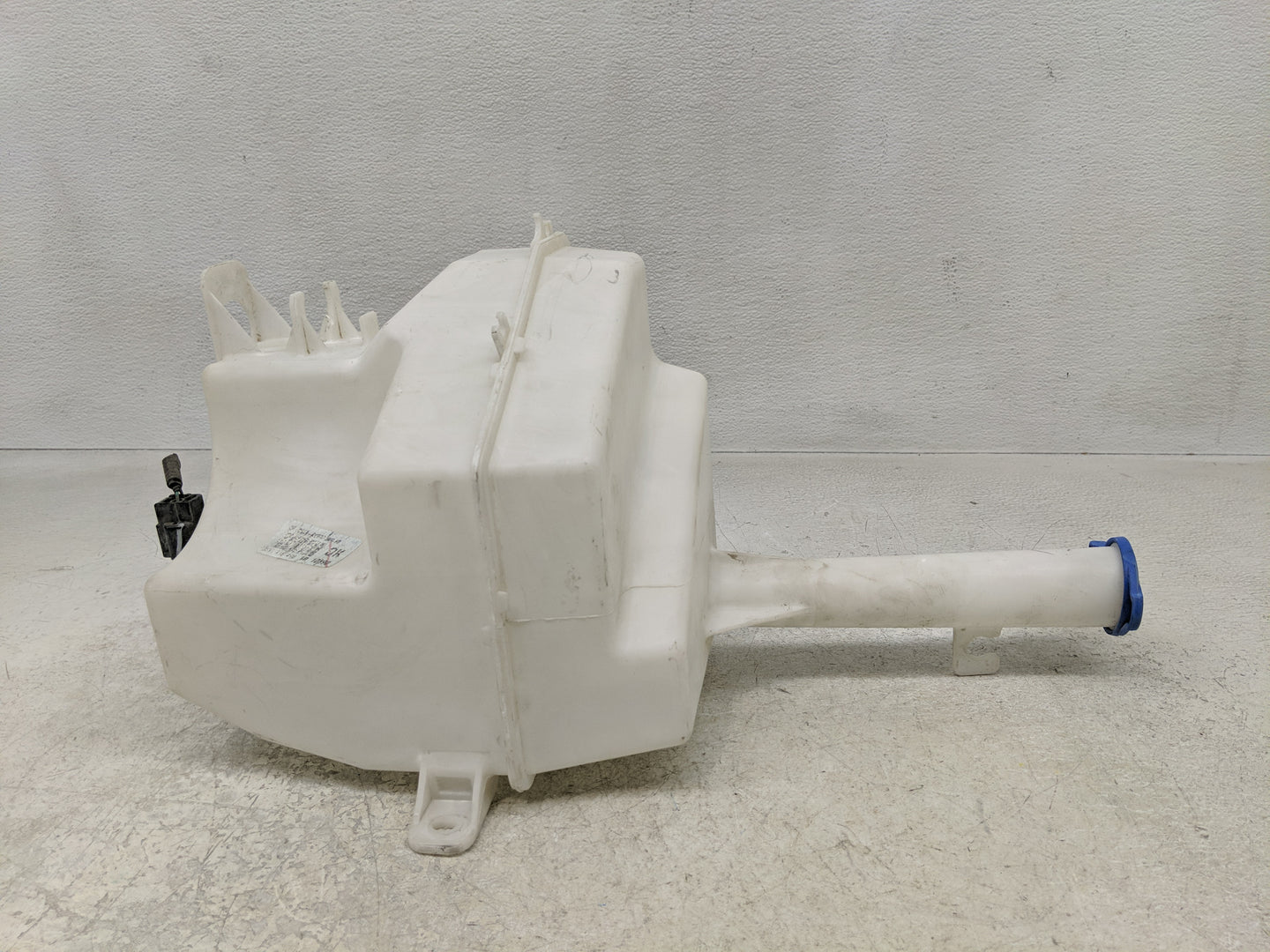 2011-2015 Kia Optima Windshield Washer Fluid Reservoir Bottle Oem - Oemusedautoparts1.com