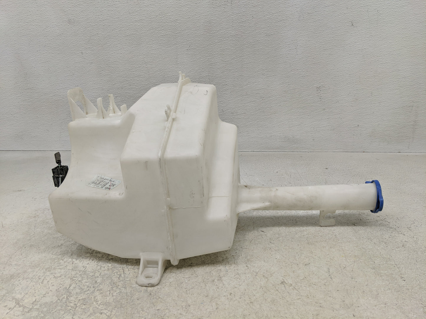 2011-2015 Kia Optima Windshield Washer Fluid Reservoir Bottle Oem - Oemusedautoparts1.com