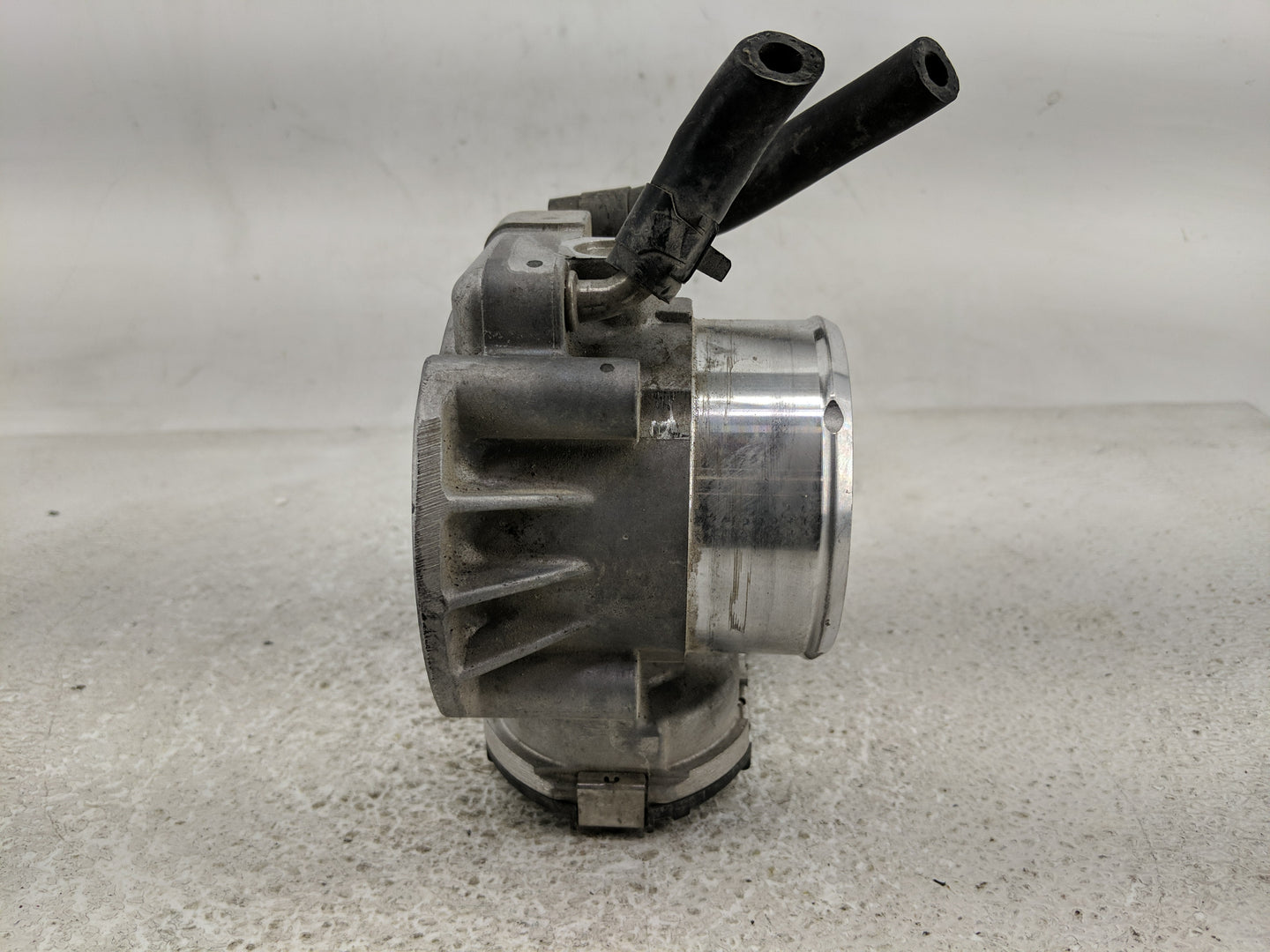2011-2015 Kia Optima Throttle Body P/N:35100-2G700 Fits Fits 2011 2012 2013 2014 2015 2016 OEM Used Auto Parts - Oemusedauto