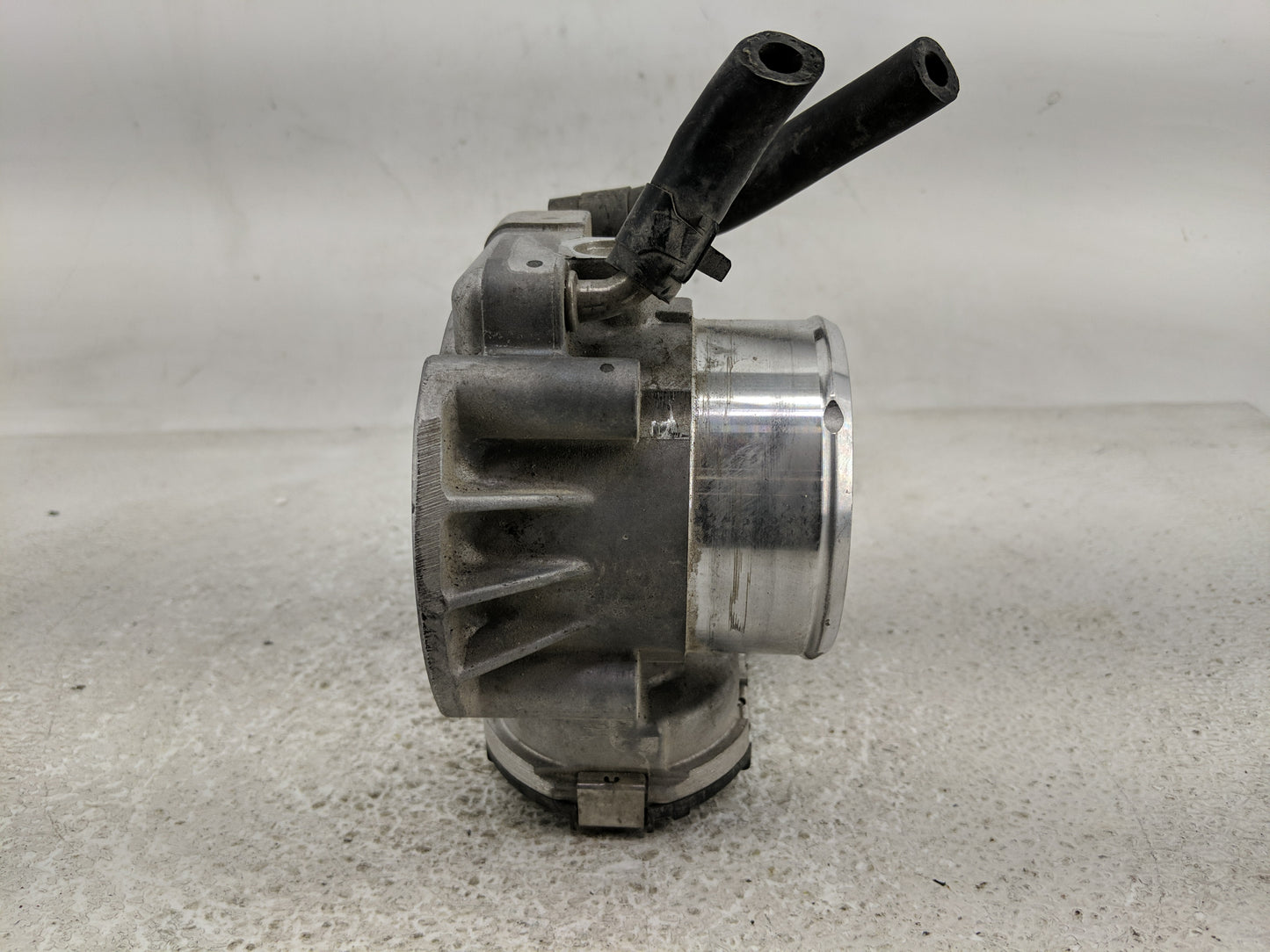 2011-2015 Kia Optima Throttle Body P/N:35100-2G700 Fits Fits 2011 2012 2013 2014 2015 2016 OEM Used Auto Parts - Oemusedauto
