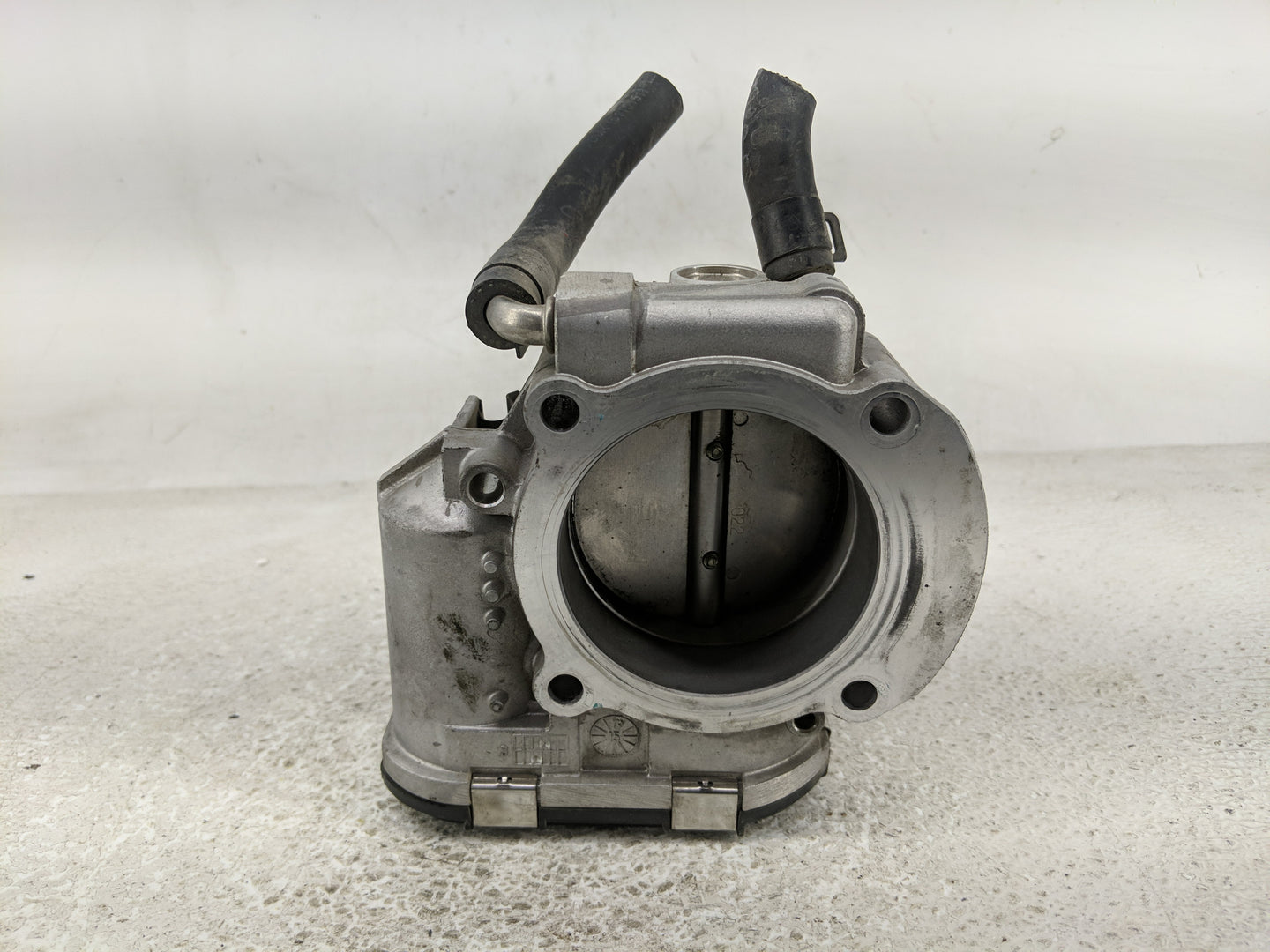2011-2015 Kia Optima Throttle Body P/N:35100-2G700 Fits Fits 2011 2012 2013 2014 2015 2016 OEM Used Auto Parts - Oemusedauto