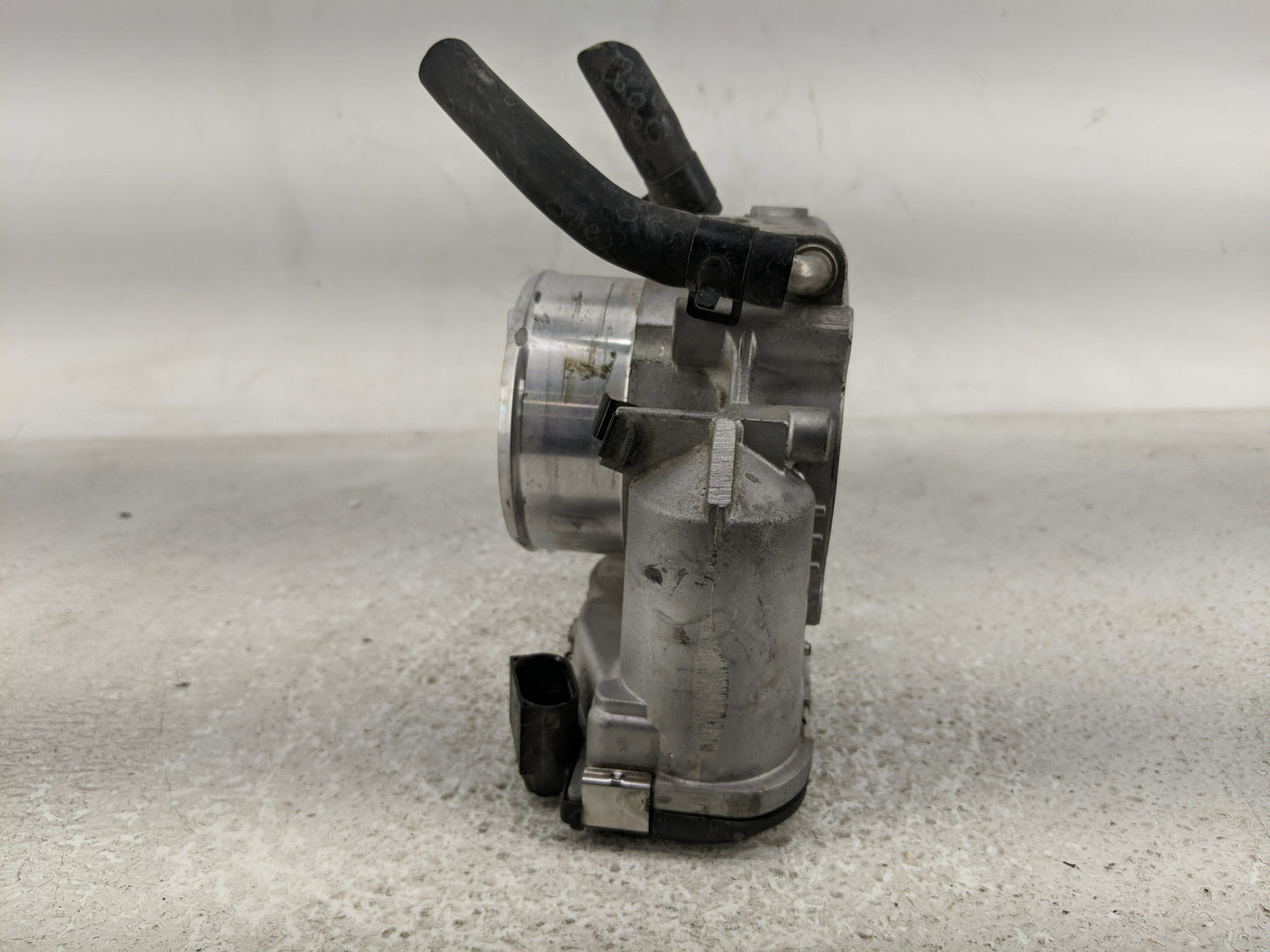 2011-2015 Kia Optima Throttle Body P/N:35100-2G700 Fits Fits 2011 2012 2013 2014 2015 2016 OEM Used Auto Parts - Oemusedauto