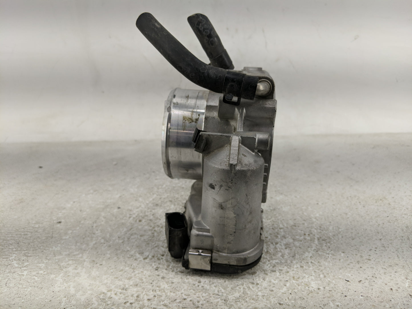 2011-2015 Kia Optima Throttle Body P/N:35100-2G700 Fits Fits 2011 2012 2013 2014 2015 2016 OEM Used Auto Parts - Oemusedauto