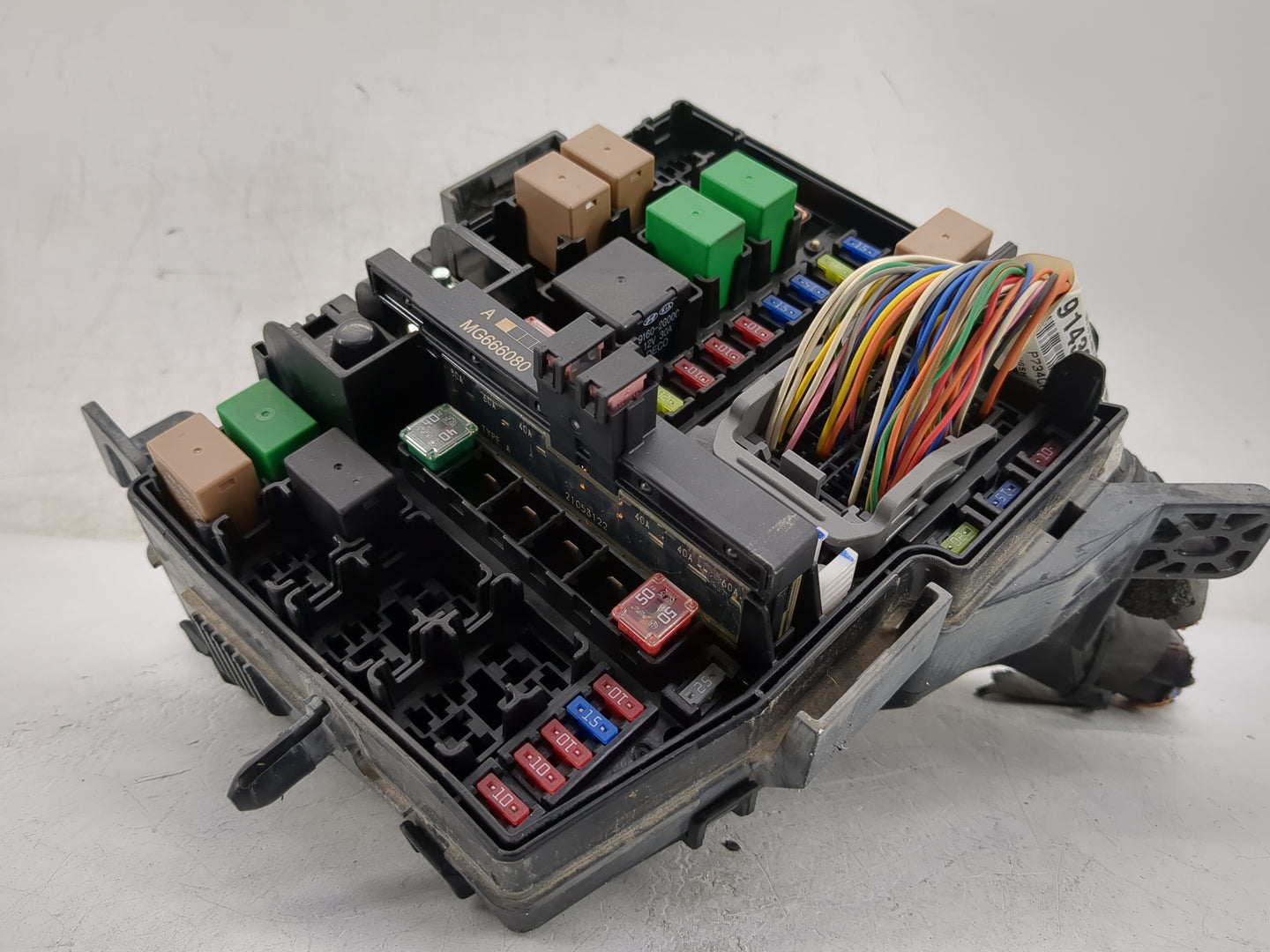 2014-2015 Kia Optima Fusebox Fuse Box Panel Relay Module P/N:914304C600QA Fits Fits 2014 2015 OEM Used Auto Parts - Oemuseda