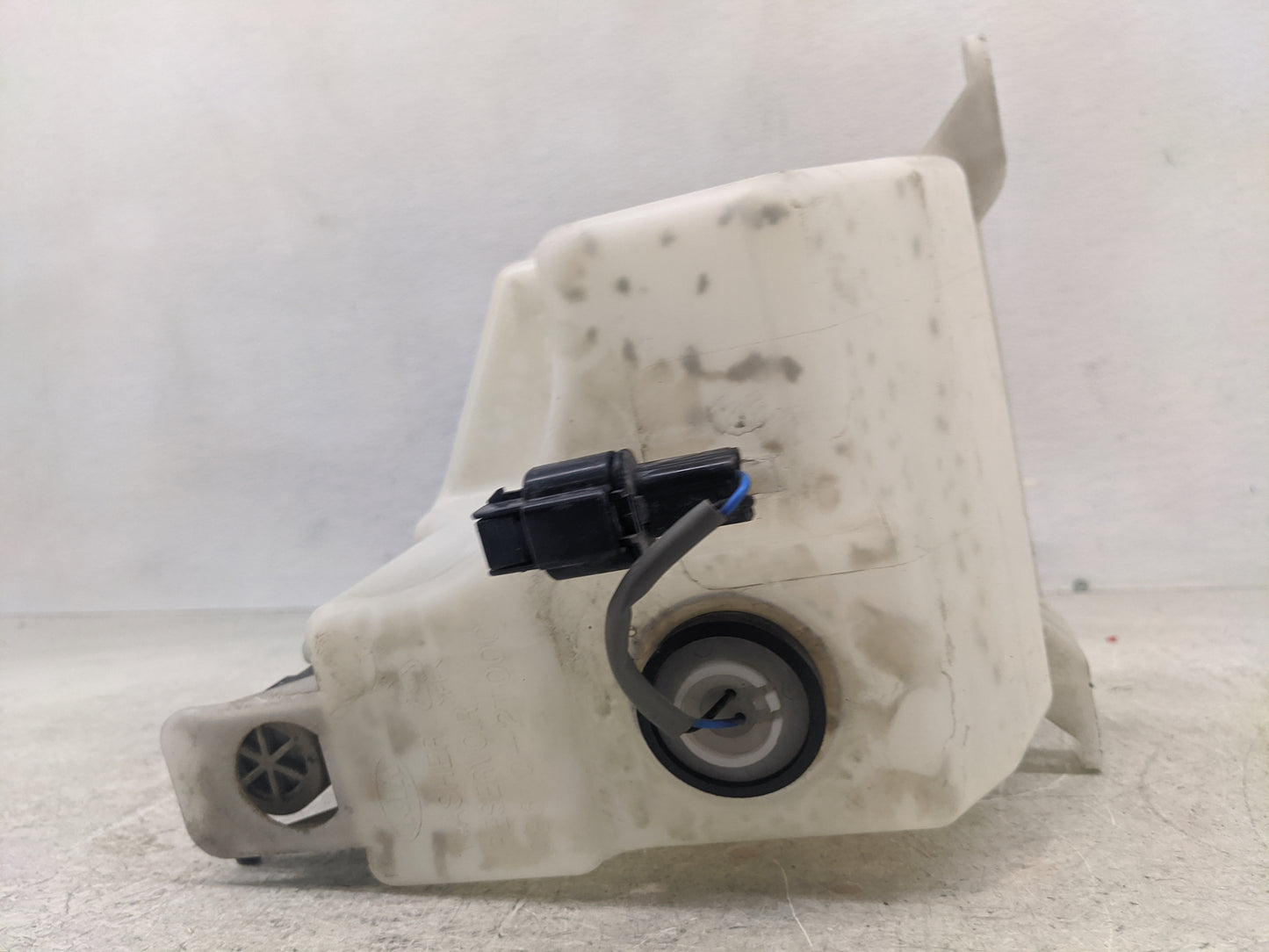 2011-2015 Kia Optima Windshield Washer Fluid Reservoir Bottle Oem - Oemusedautoparts1.com