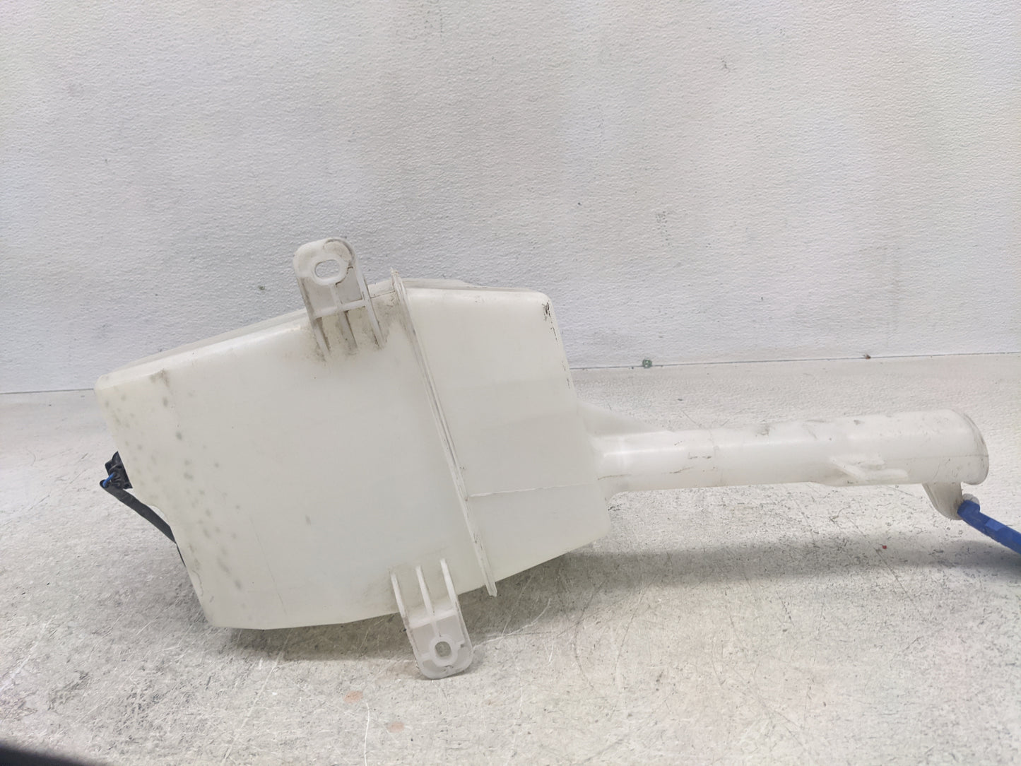 2011-2015 Kia Optima Windshield Washer Fluid Reservoir Bottle Oem - Oemusedautoparts1.com