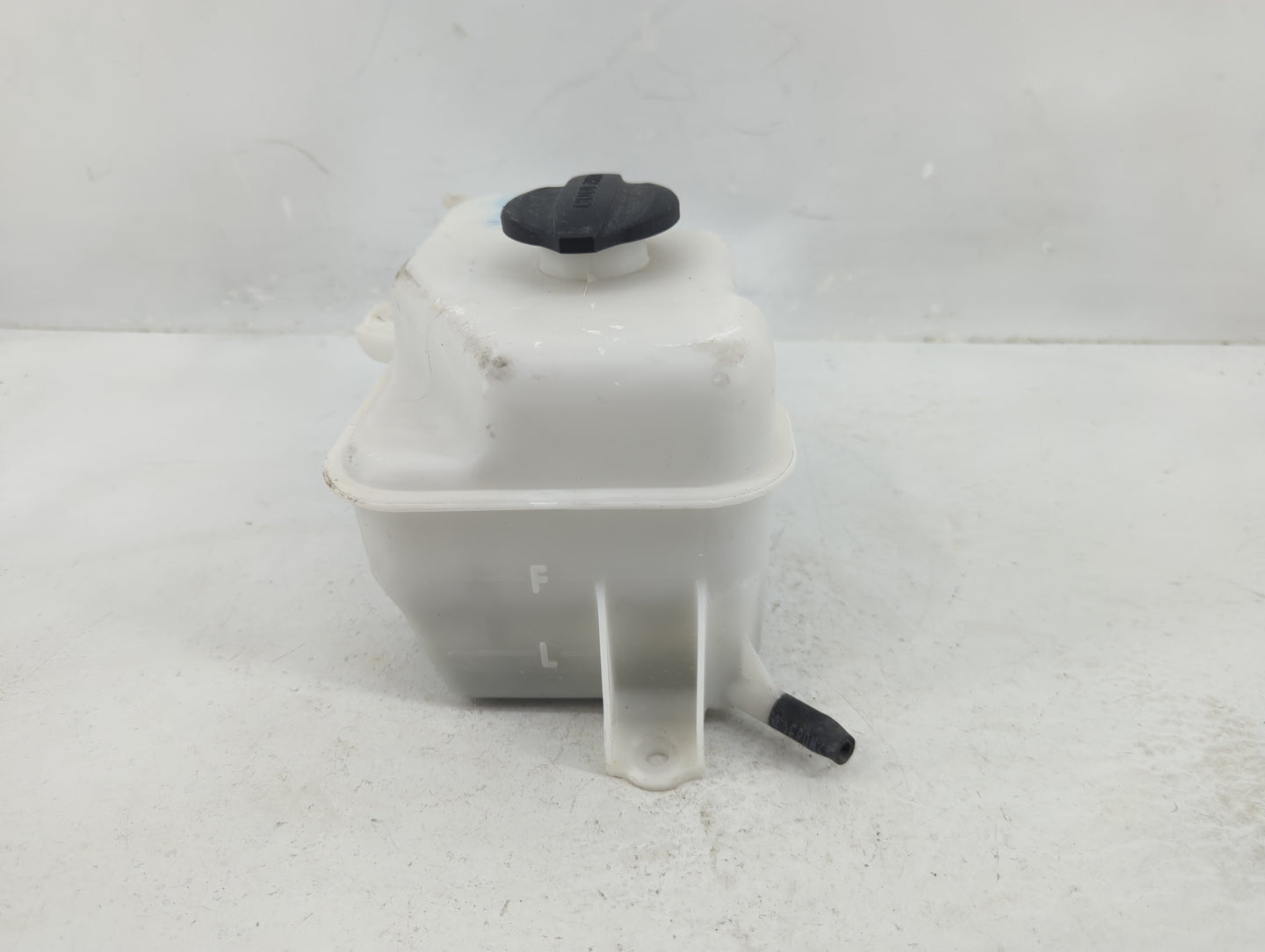 2011-2016 Kia Optima Radiator Coolant Overflow Expansion Tank Bottle 1369106 - Oemusedautoparts1.com