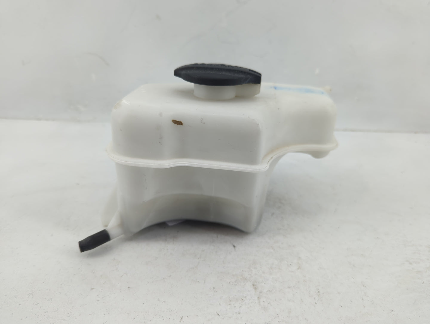 2011-2016 Kia Optima Radiator Coolant Overflow Expansion Tank Bottle 1369106 - Oemusedautoparts1.com