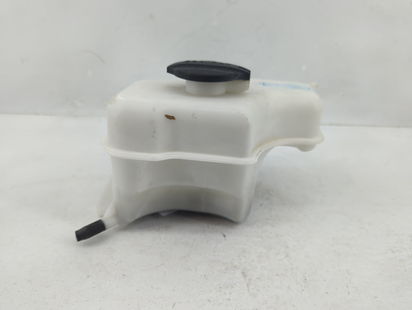 2011-2016 Kia Optima Radiator Coolant Overflow Expansion Tank Bottle 1369106 - Oemusedautoparts1.com