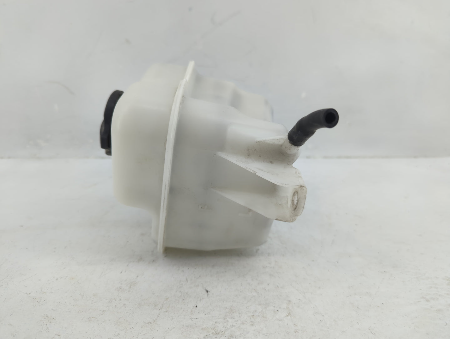 2011-2016 Kia Optima Radiator Coolant Overflow Expansion Tank Bottle - Oemusedautoparts1.com