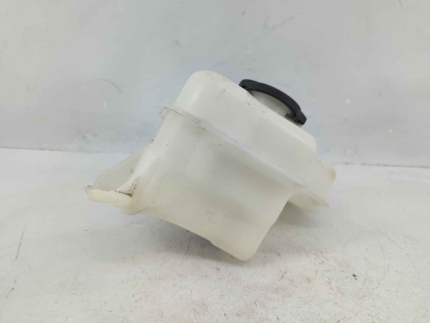 2011-2016 Kia Optima Radiator Coolant Overflow Expansion Tank Bottle 1369148 - Oemusedautoparts1.com
