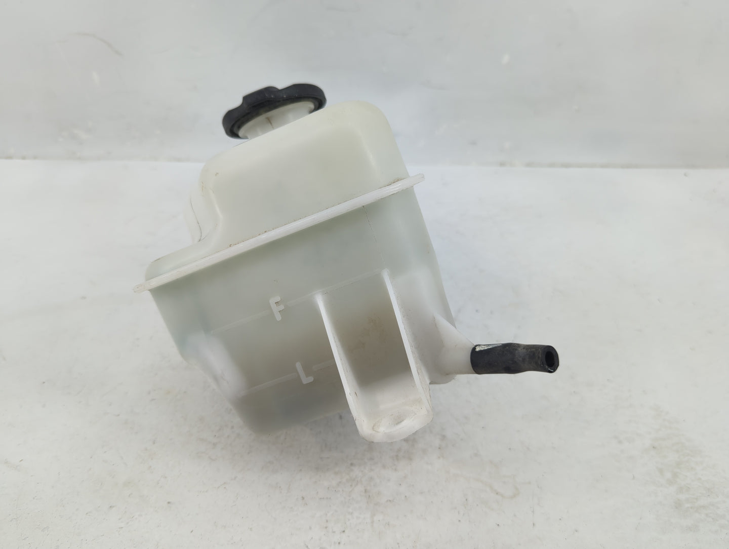 2011-2016 Kia Optima Radiator Coolant Overflow Expansion Tank Bottle - Oemusedautoparts1.com