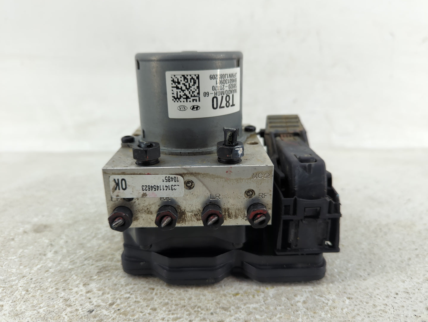 2014-2015 Kia Optima ABS Pump Control Module Replacement P/N:BH6013O901 58920-2T870 Fits Fits 2014 2015 OEM Used Auto Parts 