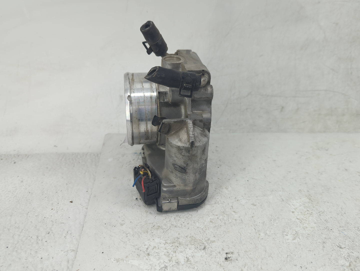2011-2015 Kia Optima Throttle Body P/N:35100-2G700 Fits Fits 2011 2012 2013 2014 2015 2016 OEM Used Auto Parts - Oemusedauto