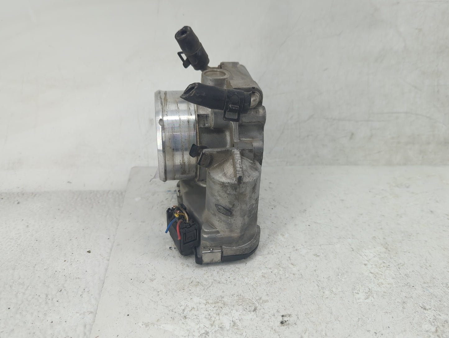 2011-2015 Kia Optima Throttle Body P/N:35100-2G700 Fits Fits 2011 2012 2013 2014 2015 2016 OEM Used Auto Parts - Oemusedauto