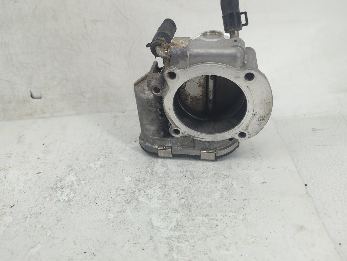2011-2015 Kia Optima Throttle Body P/N:35100-2G700 Fits Fits 2011 2012 2013 2014 2015 2016 OEM Used Auto Parts - Oemusedauto