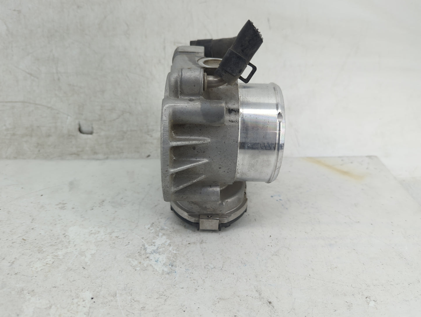 2011-2015 Kia Optima Throttle Body P/N:35100-26700 Fits Fits 2011 2012 2013 2014 2015 2016 OEM Used Auto Parts - Oemusedauto