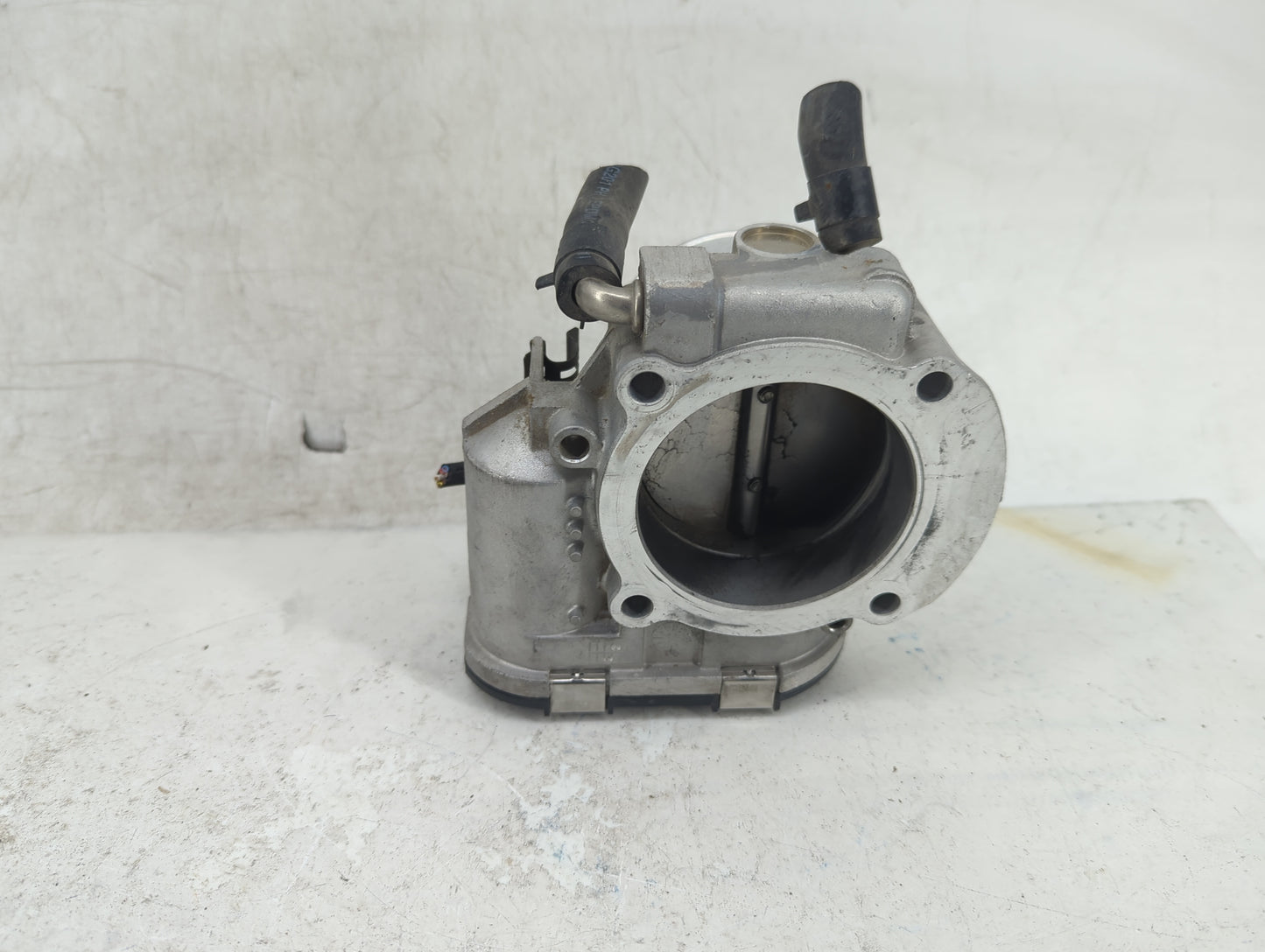 2011-2015 Kia Optima Throttle Body P/N:35100-26700 Fits Fits 2011 2012 2013 2014 2015 2016 OEM Used Auto Parts - Oemusedauto