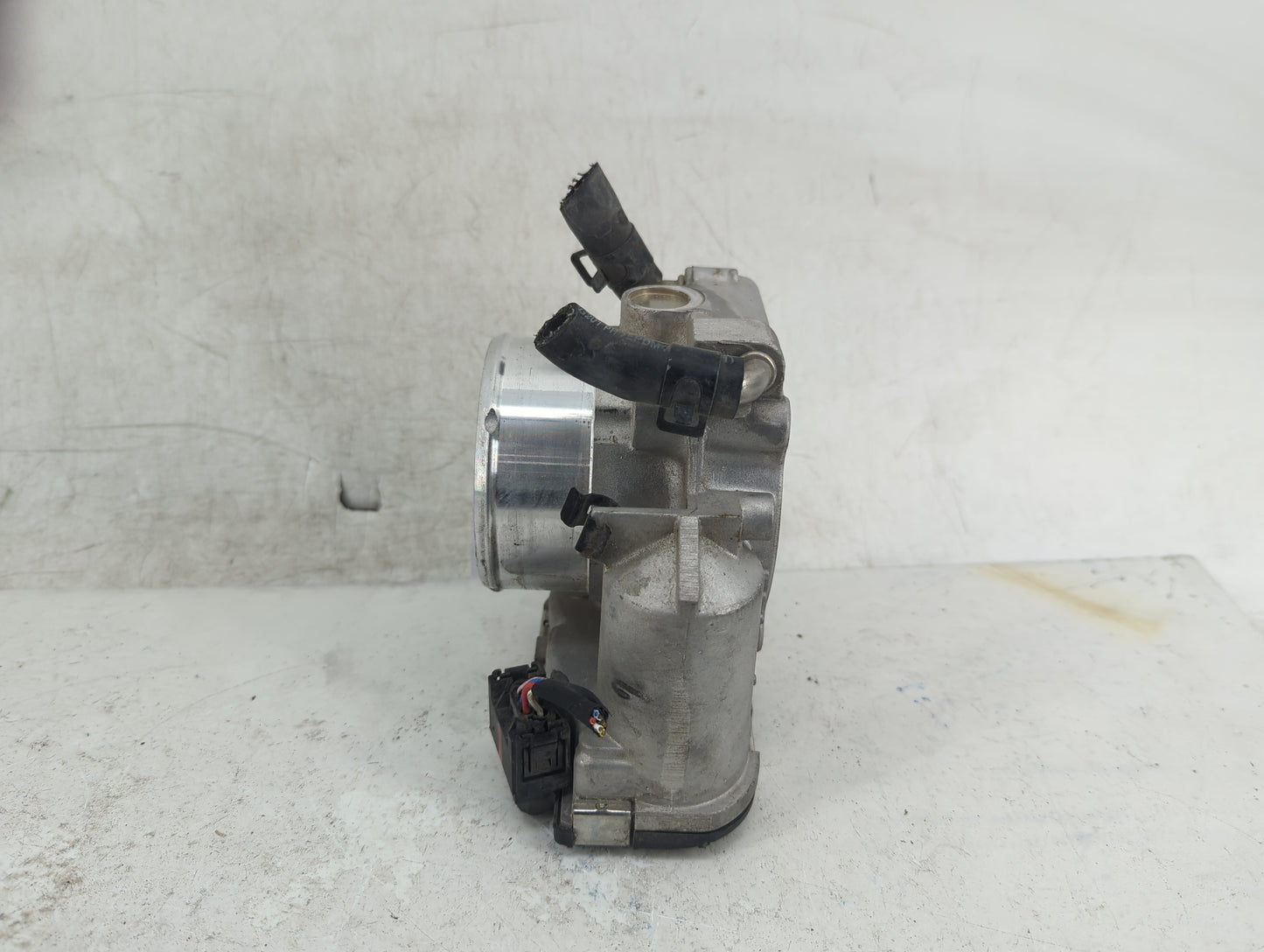 2011-2015 Kia Optima Throttle Body P/N:35100-26700 Fits Fits 2011 2012 2013 2014 2015 2016 OEM Used Auto Parts - Oemusedauto
