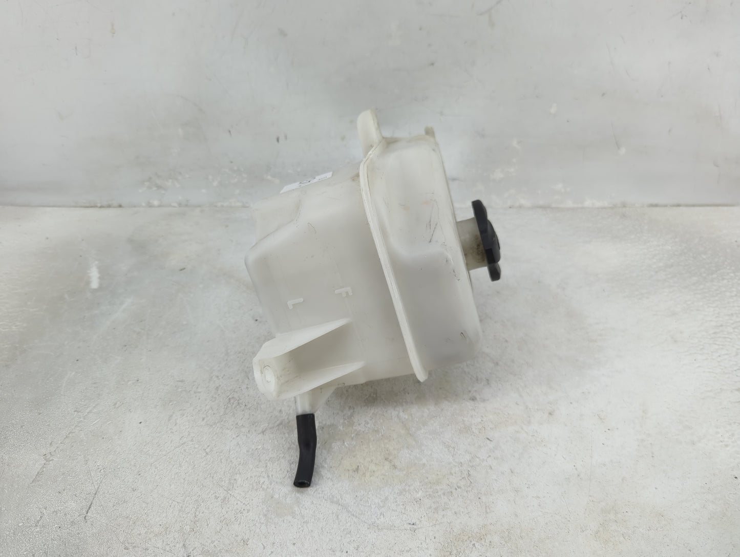 2011-2016 Kia Optima Radiator Coolant Overflow Expansion Tank Bottle 1433184 - Oemusedautoparts1.com