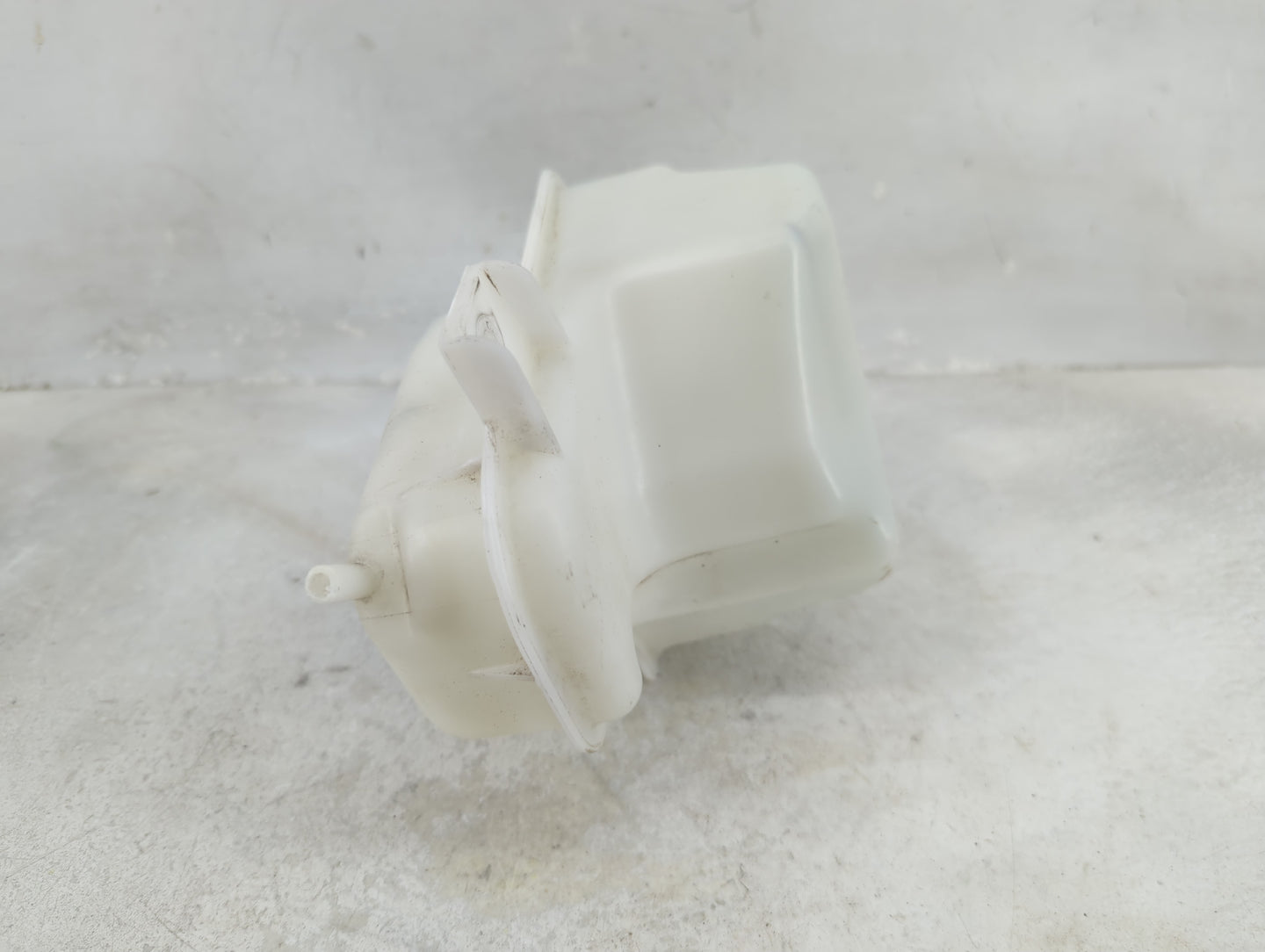 2011-2016 Kia Optima Radiator Coolant Overflow Expansion Tank Bottle 1433185 - Oemusedautoparts1.com