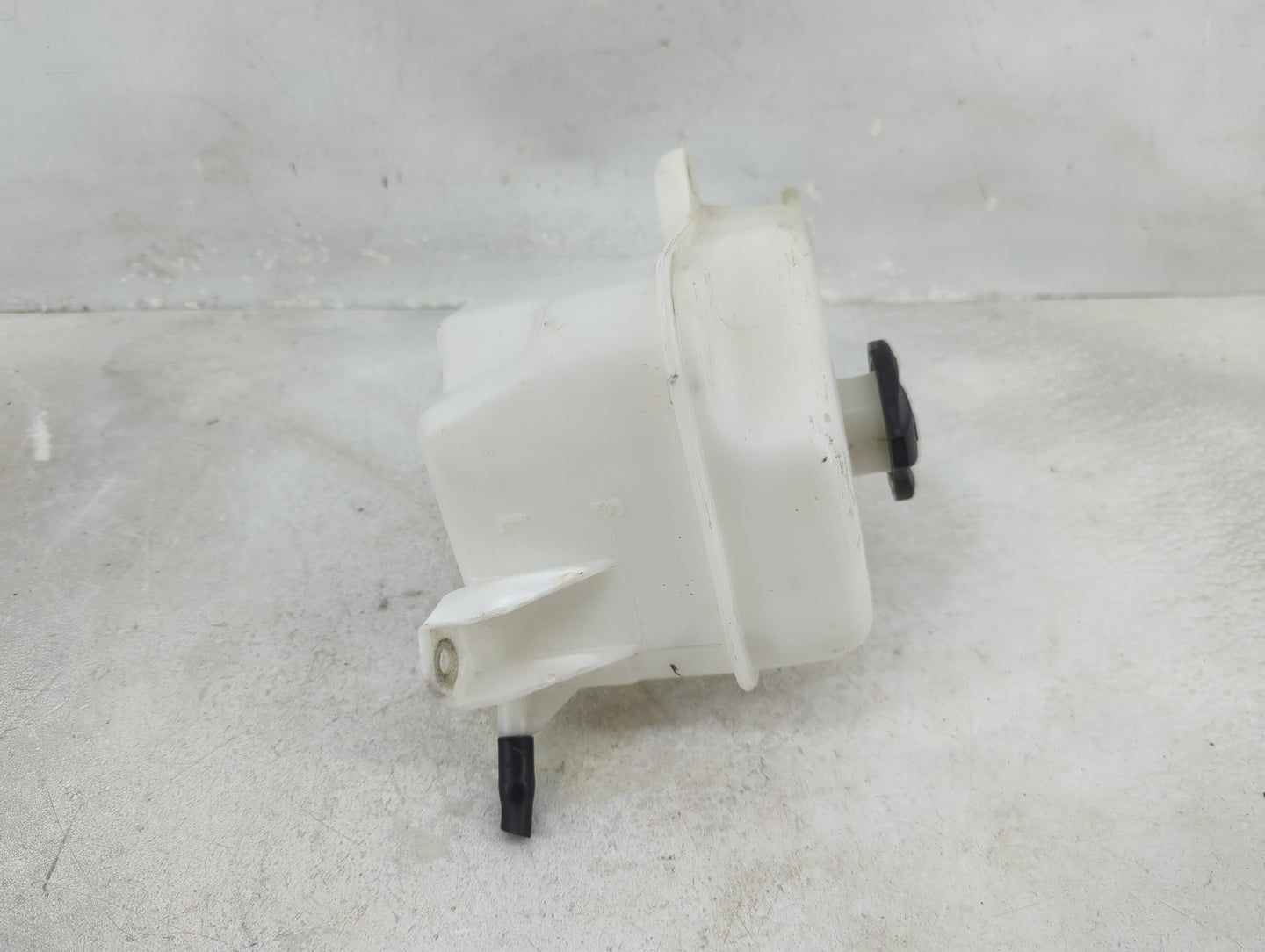 2011-2016 Kia Optima Radiator Coolant Overflow Expansion Tank Bottle - Oemusedautoparts1.com