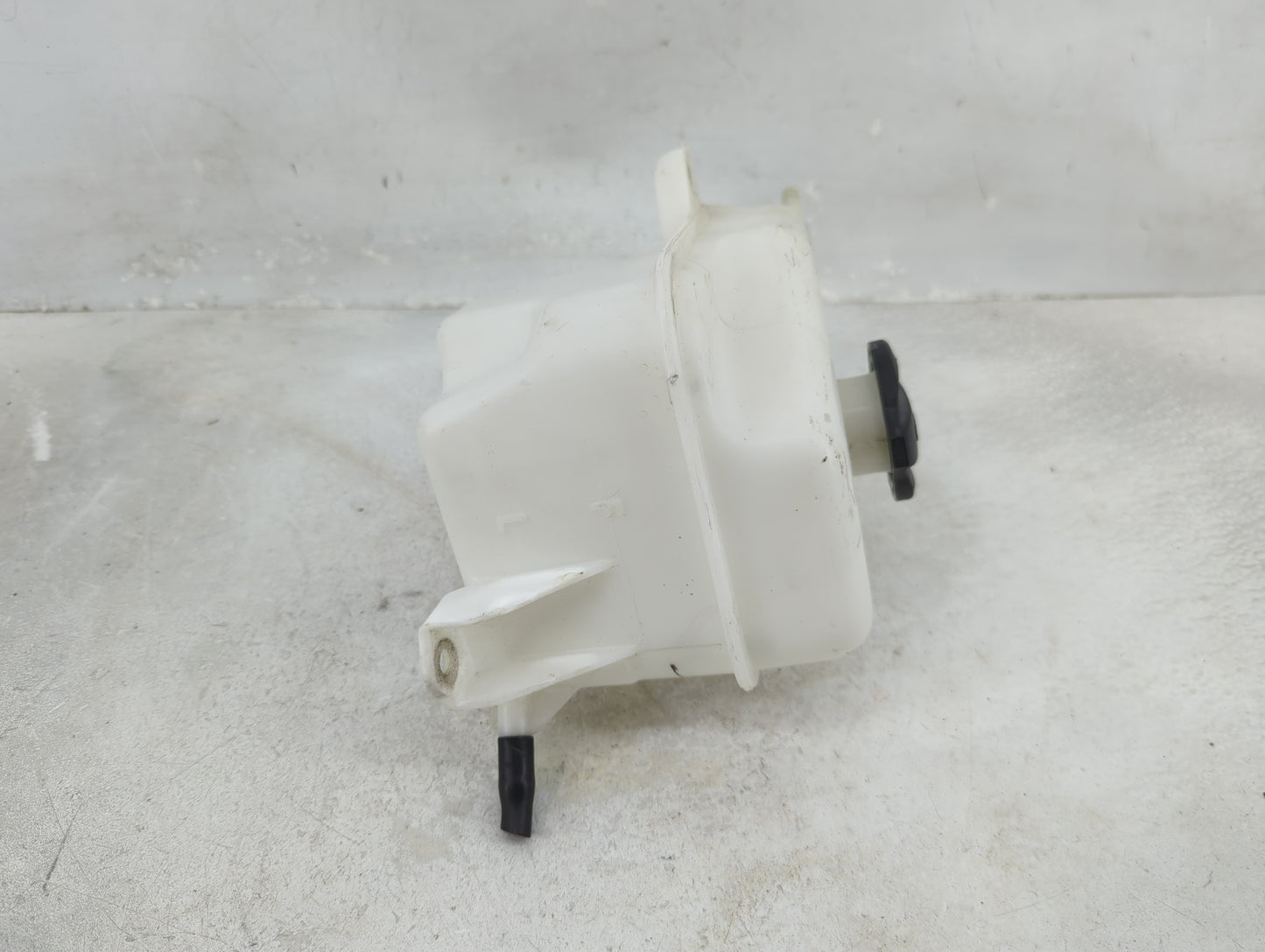 2011-2016 Kia Optima Radiator Coolant Overflow Expansion Tank Bottle - Oemusedautoparts1.com