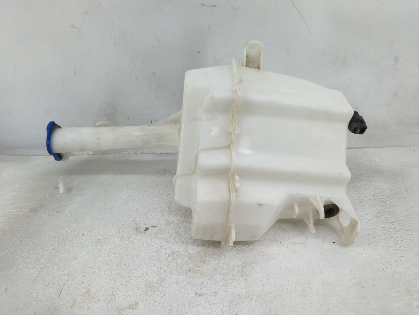 2014-2016 Kia Optima Windshield Washer Fluid Reservoir Bottle Oem - Oemusedautoparts1.com