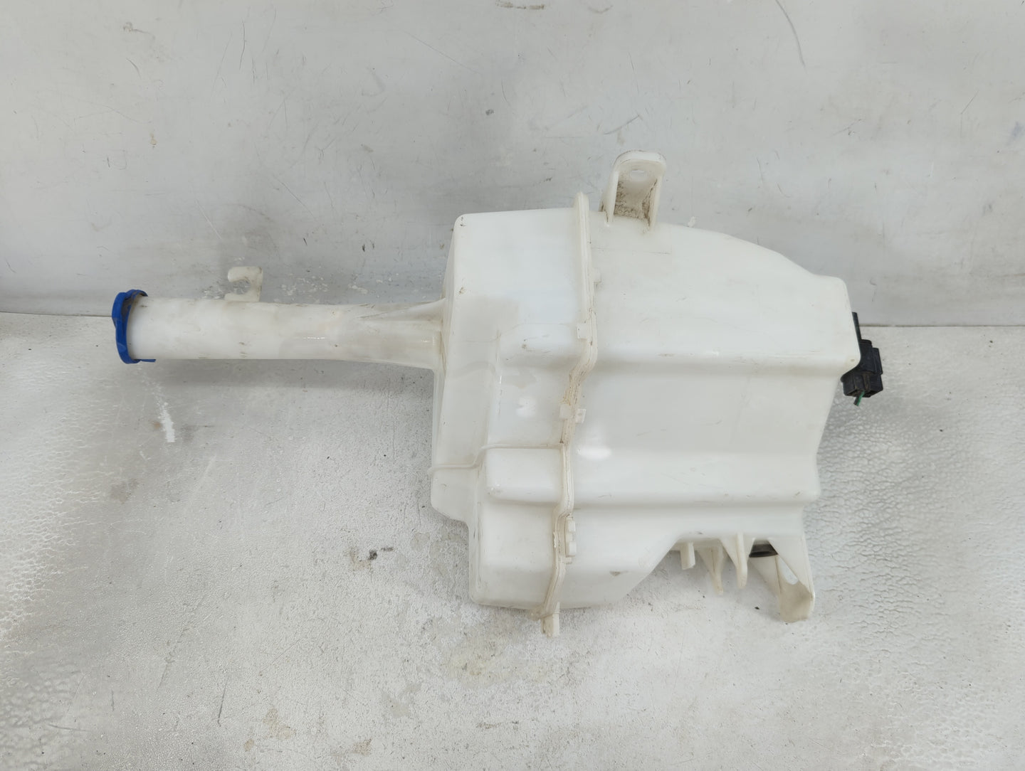 2014-2016 Kia Optima Windshield Washer Fluid Reservoir Bottle Oem - Oemusedautoparts1.com