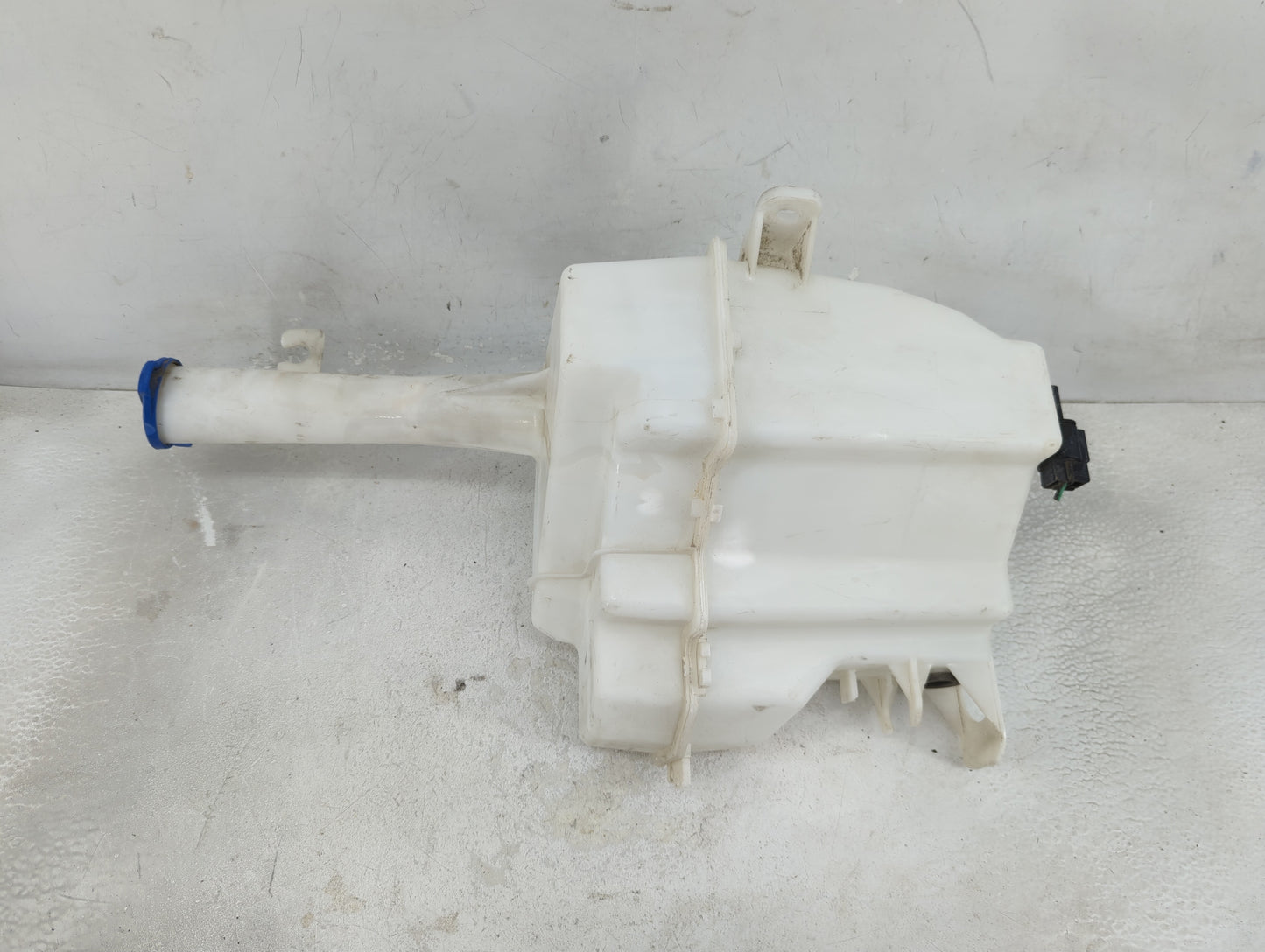 2014-2016 Kia Optima Windshield Washer Fluid Reservoir Bottle Oem - Oemusedautoparts1.com