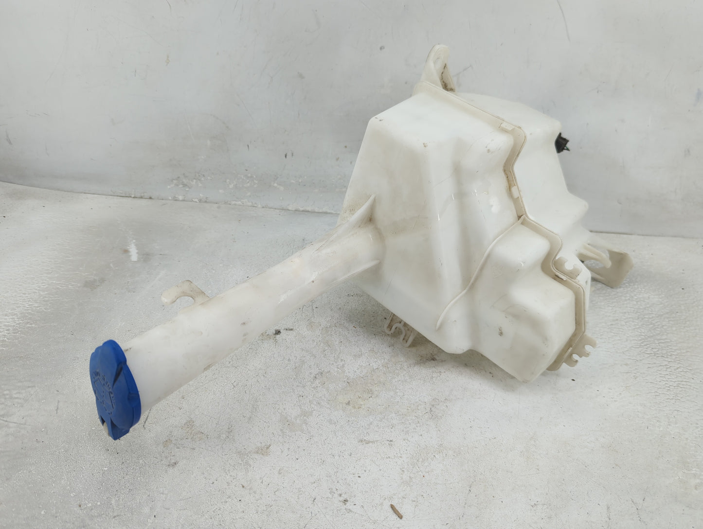 2014-2016 Kia Optima Windshield Washer Fluid Reservoir Bottle Oem - Oemusedautoparts1.com