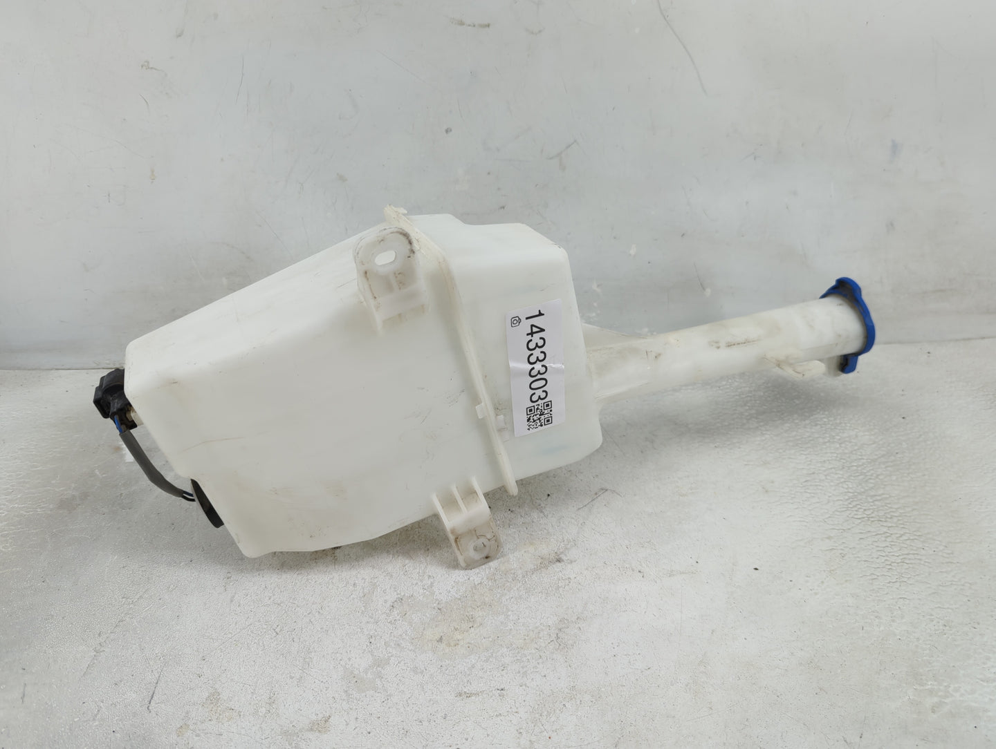 2014-2016 Kia Optima Windshield Washer Fluid Reservoir Bottle Oem - Oemusedautoparts1.com