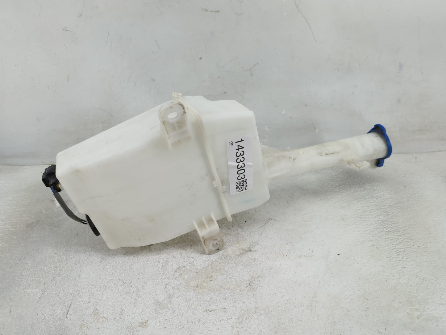 2014-2016 Kia Optima Windshield Washer Fluid Reservoir Bottle Oem - Oemusedautoparts1.com